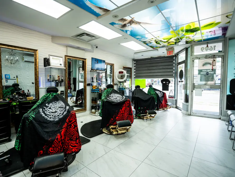 JM Lady Barber, 2592 Weston Rd